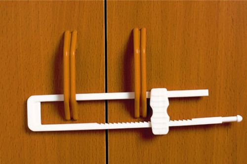 Sicurezza dei bambini in casa - Blocco armadio