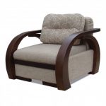 Poltrona letto con braccioli in legno