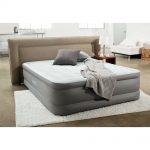 Letto gonfiabile matrimoniale con pompa integrata