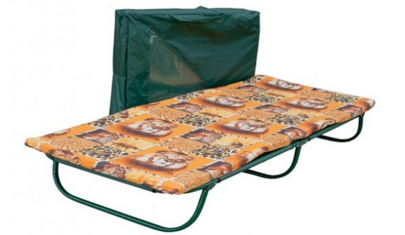 comodino da letto per riposare