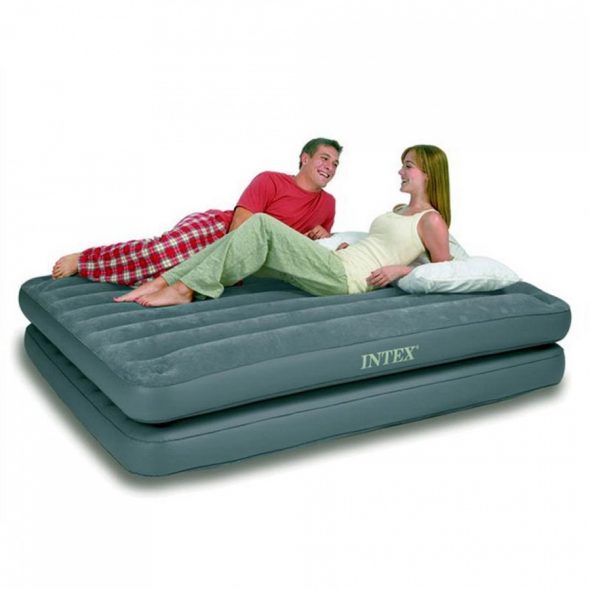 I letti gonfiabili Intex sono un posto letto aggiuntivo