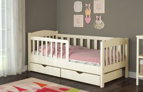 letto classico bianco con sponda laterale per ragazze