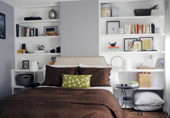 Mensole bianche per la camera da letto