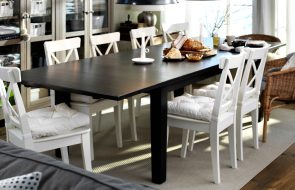 sedie in legno bianche