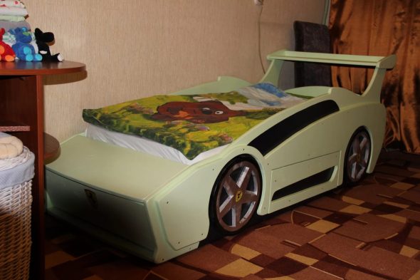 Letto auto fai da te per figlio