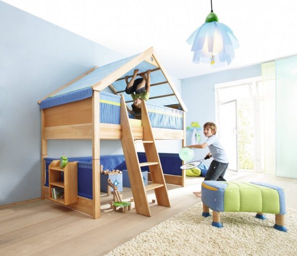 letto a forma di casa per ragazzi