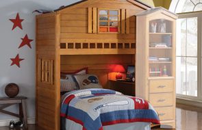 letto a forma di casa in legno per bambini