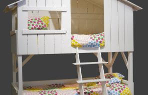 letto a forma di casa sull'albero per bambini