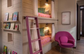 letto a due livelli con illuminazione