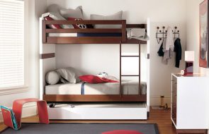 letto a castello bianco marrone