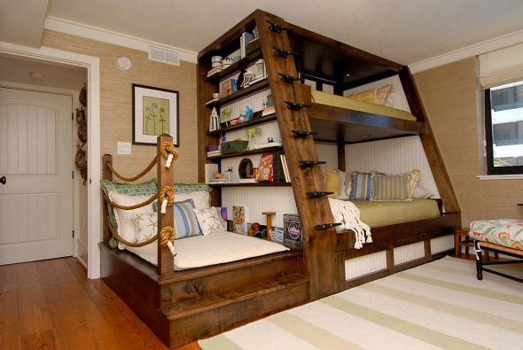 letto a castello in legno grande