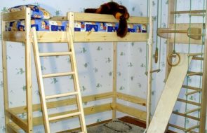 angolo sportivo con letto a castello