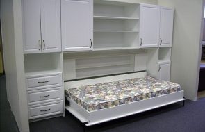 Letto orizzontale bianco