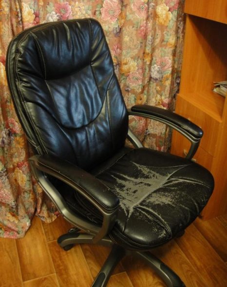 sedia da computer vecchia