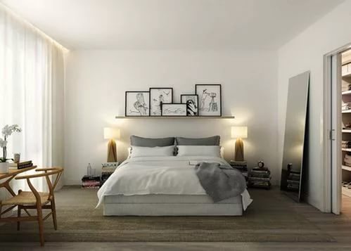 Bellissimo scaffale sopra il letto per quadri