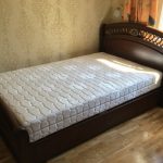 letto matrimoniale marrone scuro