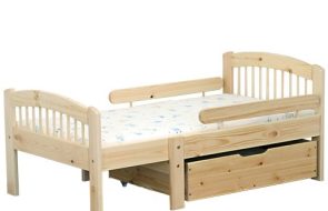 Letto per bambini con prolunghe realizzate a mano