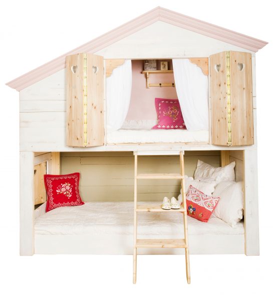 letto a forma di casa con tende