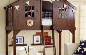 letto a forma di casa sull'albero