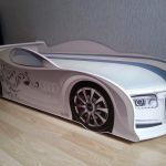 letto auto per un bambino