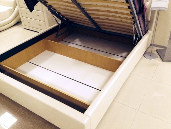 armadio con sollevamento del letto e divisori