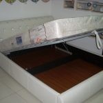 letto con mobiletto inferiore
