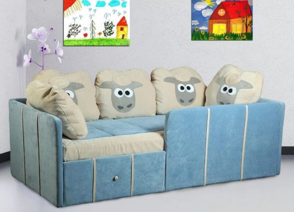 divano per bambini con lati morbidi