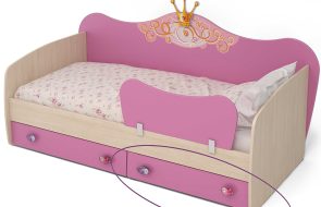 letto con sponda laterale e cassetti