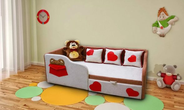 letto con paracolpi a forma di cuore