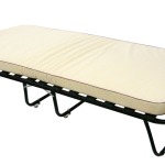 comodino con materasso beige