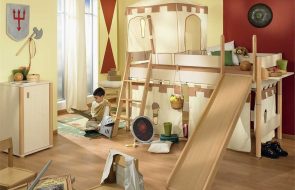 letto di casa e piccolo cavaliere