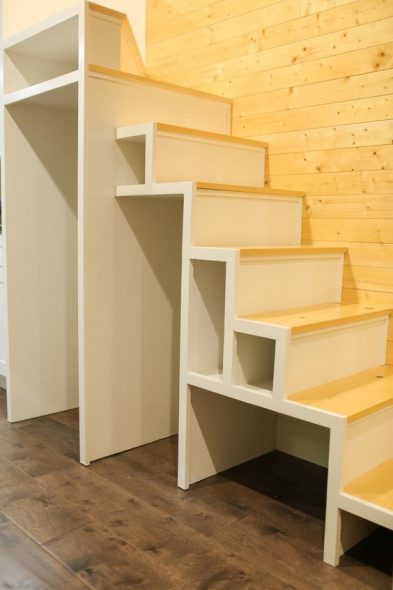 scala con ripiani