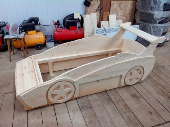 letto auto per un bambino