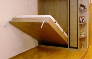 Letto pieghevole integrato nell'armadio