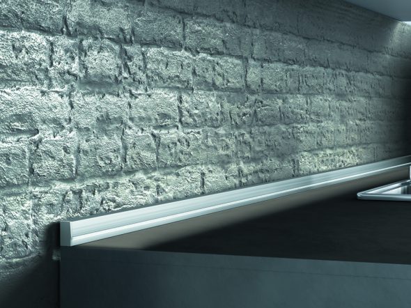 zoccolo metallico per piano del tavolo