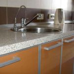 battiscopa per piano di lavoro grigio chiaro