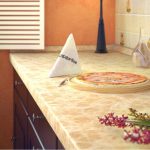 battiscopa per piano tavolo luminoso