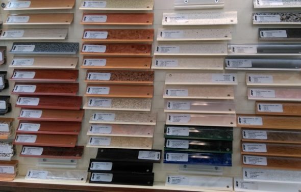 battiscopa per piani di lavoro in diversi colori