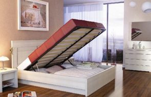 letto sollevabile con armadio sottostante