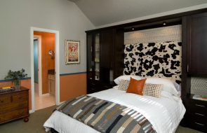letto sollevabile in armadio nero