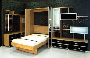 letto sollevabile nell'armadio con specchio