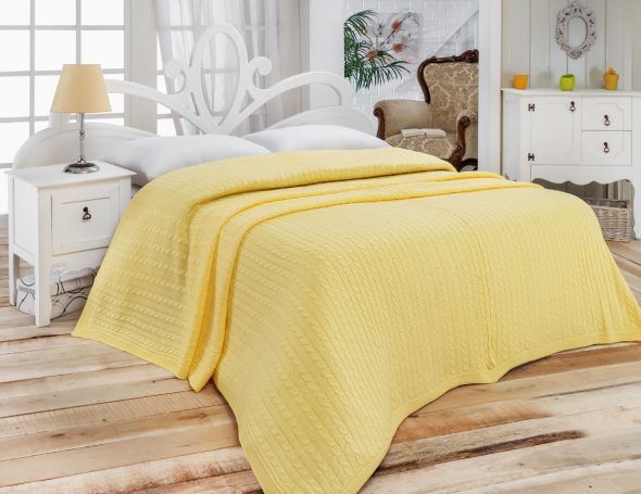 Copriletto giallo