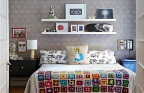 Mensola sopra il letto