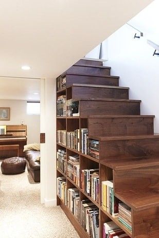 librerie sotto le scale