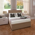 letto al centro della camera da letto