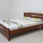 letto singolo in legno