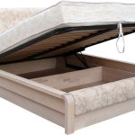 letto sollevabile in colori chiari