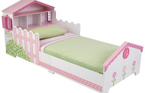 letto a forma di casa per ragazze