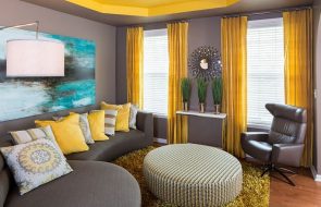 divano interno grigio giallo