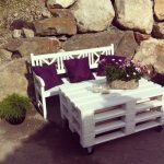 panca e tavolo realizzati in pallet
